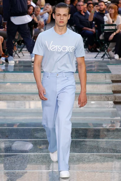 Look 19